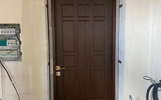 стальная дверь на дачу вид внутри